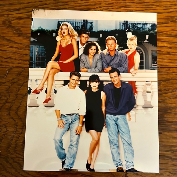 BEVERLY HILLS 90210 SET OF 8 NEVER USED POSTCARDS AND 2 SETS OF 4 8x10 GLOSSYS - Picture 5 of 8